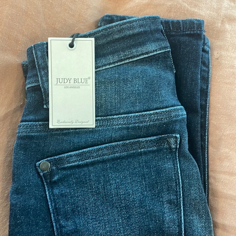 Never worn Judy Blue, stretch high waisted skinny jeans!